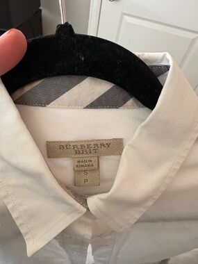 Burberry White Button-Up Shirt with Contrast Stripe Trim